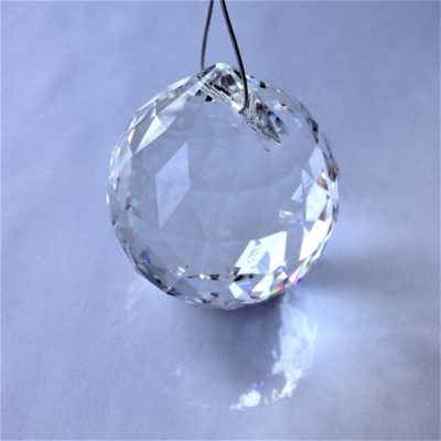 Prisme Boule en cristal Swarovski sur câble acier à suspendre