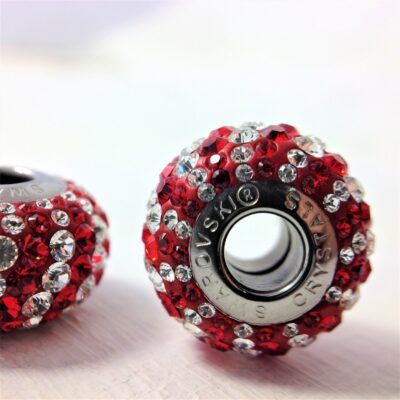 Charm Zébré métal rhodié pavé de cristaux Swarovski rouge Light Siam et blanc